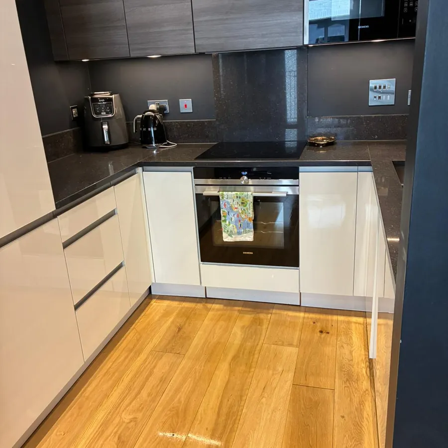 A clean modern fitted kitchen